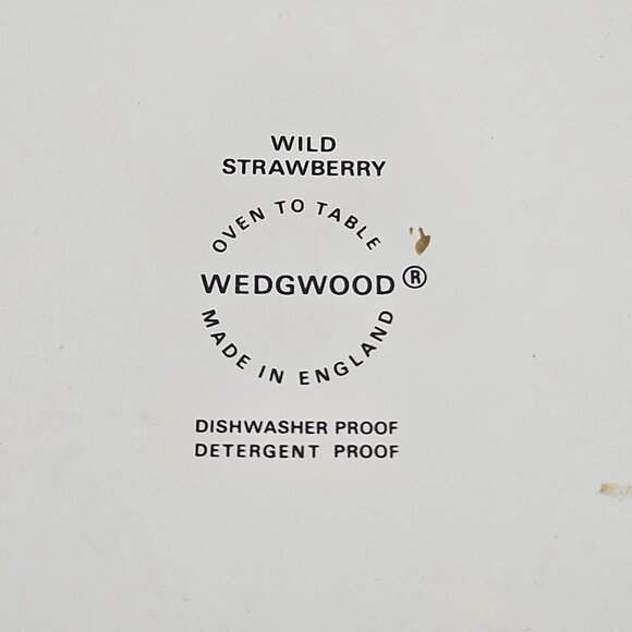 Wedgwood 3.5 Qt Covered Casserole Wild Strawberry England Oven to Table Vintage - Picture 5 of 10